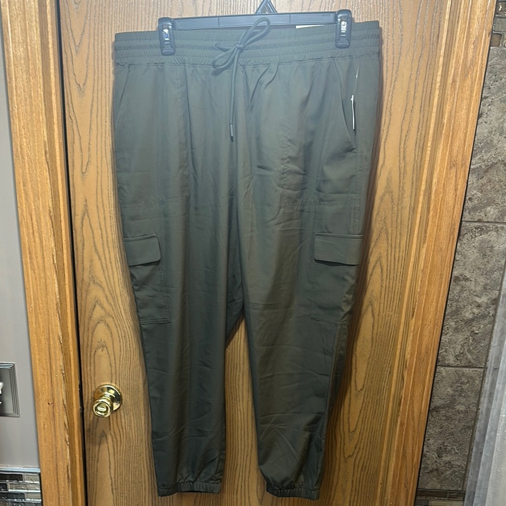 Old Navy Green Cargo Pants Durable Utility Design